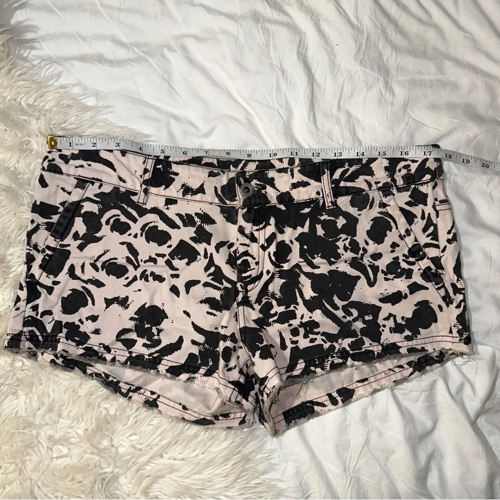 DC Shoes | Y2K Abstract Floral Rose Print Denim Mini Shorts Pink Black Size 29